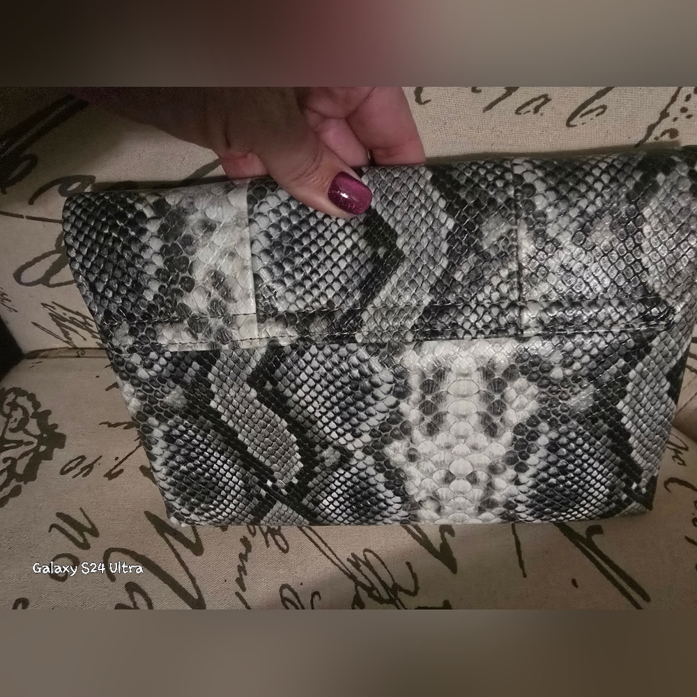 Beautiful Gray/Blk Python Textured Clutch/Crossbo… - image 3